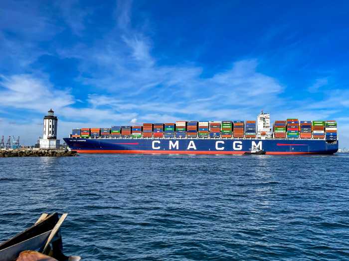 Largo Cargo Ship, San Pedro Port, port of los angeles, tug boat